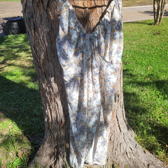 Abercrombie & Fitch | White Floral Dress | Large Petite - Picture 7 of 11